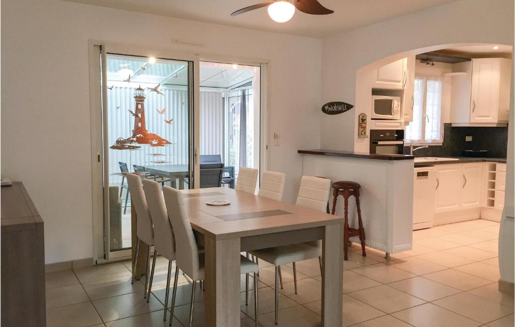 Beautiful Home In La Tranche-mer With 3 Bedrooms And Wifi photo 2