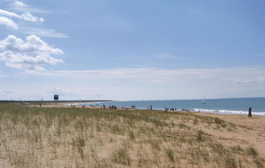 Nice Home In La Faute Sur Mer With 3 Bedrooms And Wifi photo 3