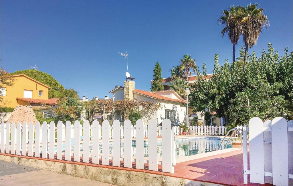Awesome Home In Francs With 3 Bedrooms And Outdoor Swimming Pool photo 3