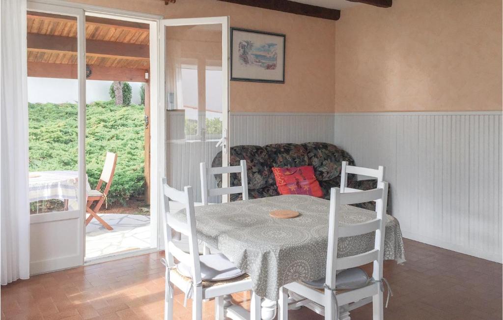 Nice Home In La Tranche-sur-mer With 2 Bedrooms photo 4