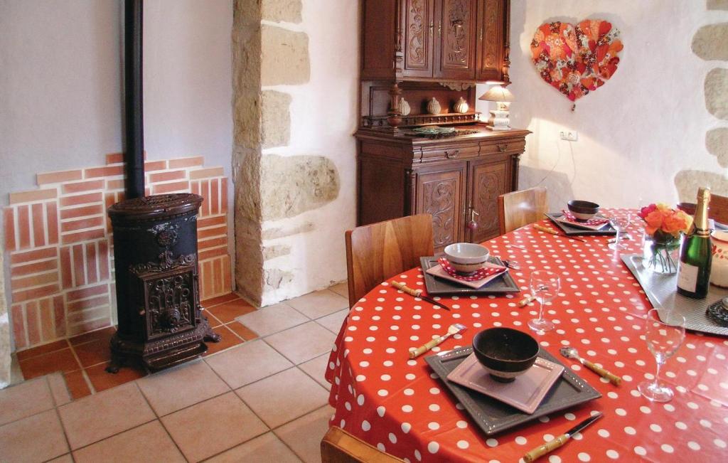 Amazing Home In Granges Dans With 2 Bedrooms, Wifi And Outdoor Swimming Pool photo 4