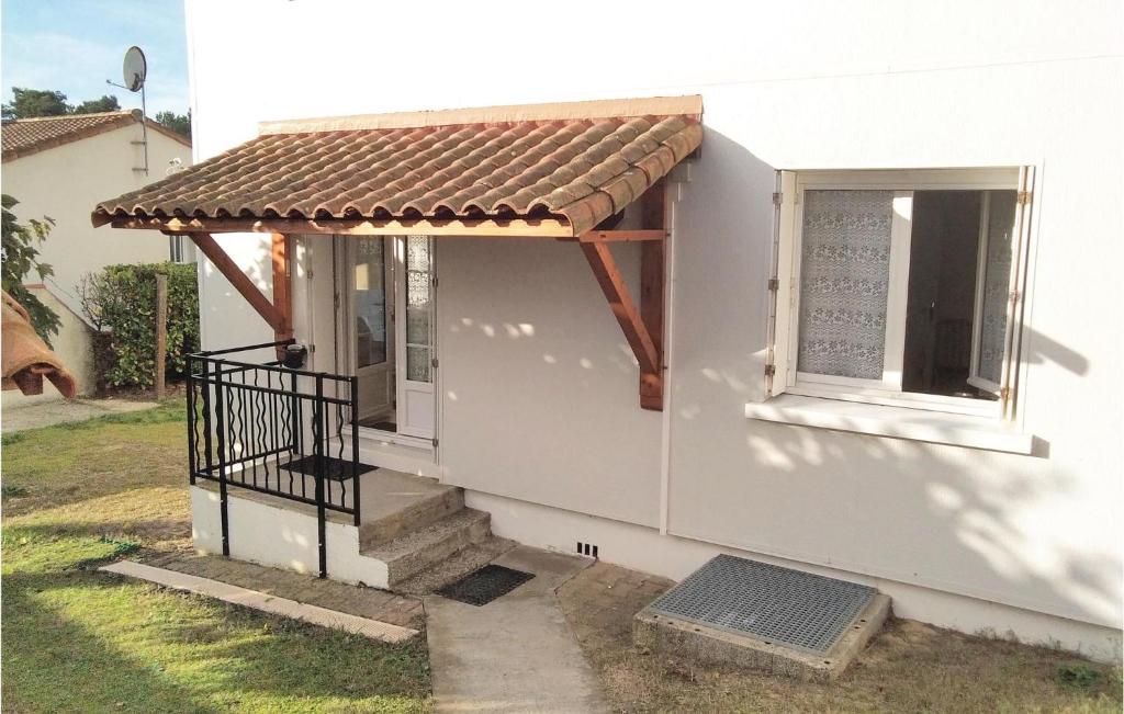 Nice Apartment In La Tranche Sur Mer With 2 Bedrooms