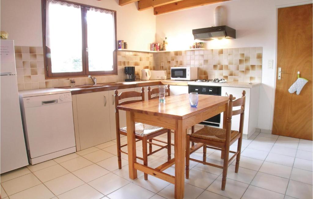 Amazing Home In La Tranche Sur Mer With 3 Bedrooms photo 1