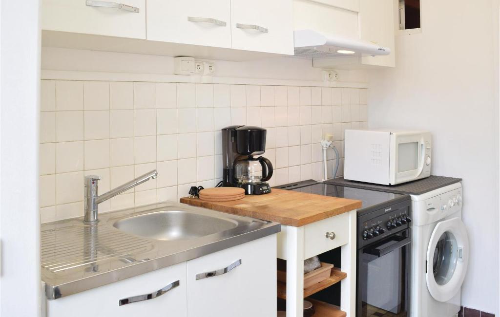 Nice Home In Arromanches-les-bains With 2 Bedrooms photo 2