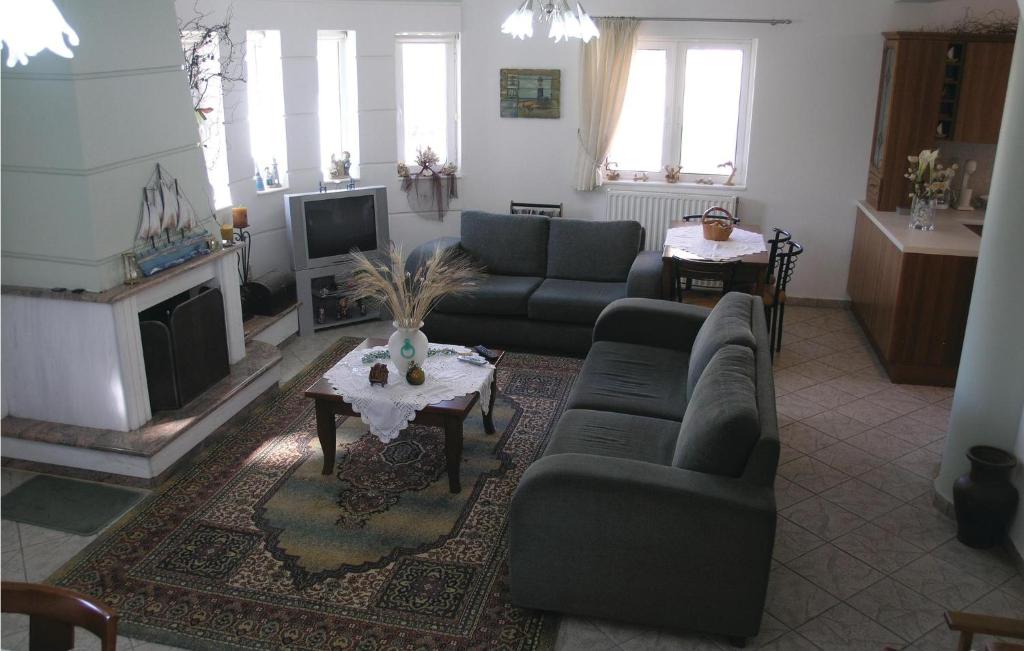 Stunning Home In Kamares Aigio Pel, With 4 Bedrooms And Wifi photo 1