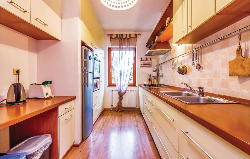 Awesome Home In Mundanije With 3 Bedrooms And Wifi photo 1