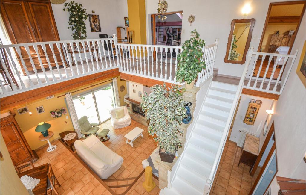 Stunning Home In Pujaut With 4 Bedrooms, Jacuzzi And Wifi photo 4
