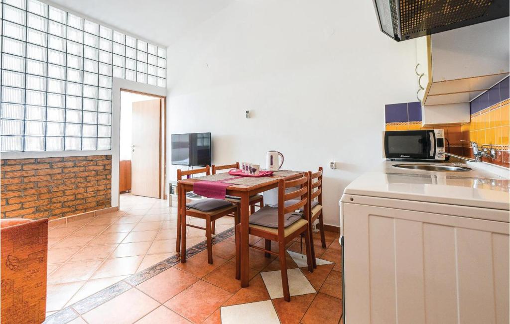 Beautiful Apartment In Mandre With 1 Bedrooms And Wifi photo 1