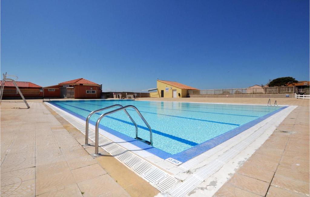 Beautiful Apartment In Le Barcares With 2 Bedrooms, Outdoor Swimming Pool And Heated Swimming Pool photo 1