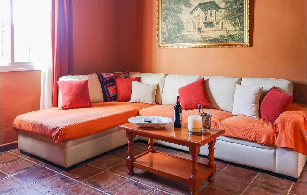 Amazing Home In Algatocn With Wifi, Private Swimming Pool And Outdoor Swimming Pool photo 2