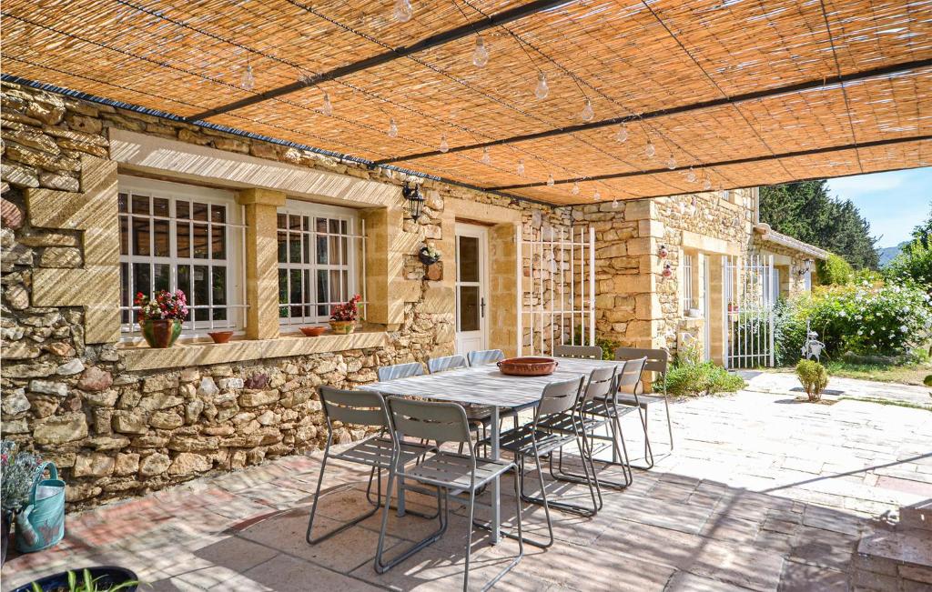 Stunning Home In St Quentin La Poterie With 5 Bedrooms, Wifi And Private Swimming Pool photo 2