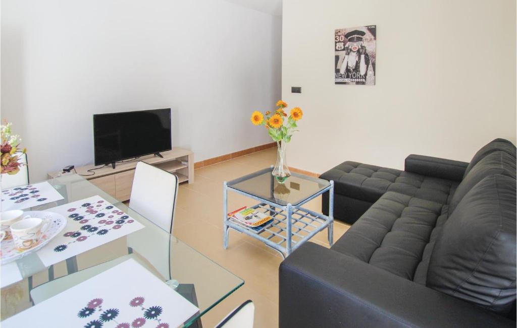 Awesome Apartment In Alicante With 3 Bedrooms And Wifi photo 1
