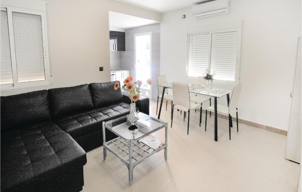 Awesome Apartment In Alicante With 3 Bedrooms And Wifi photo 2