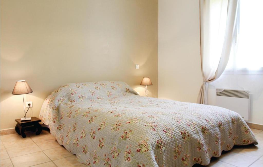 Stunning Home In Saint Roman With 4 Bedrooms And Wifi photo 3