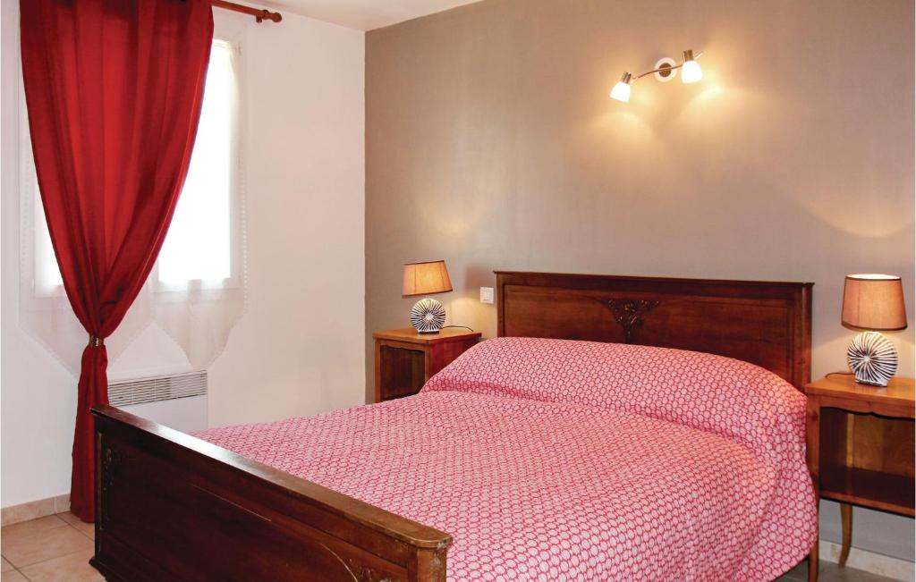 Stunning Home In Saint Roman With 4 Bedrooms And Wifi photo 4