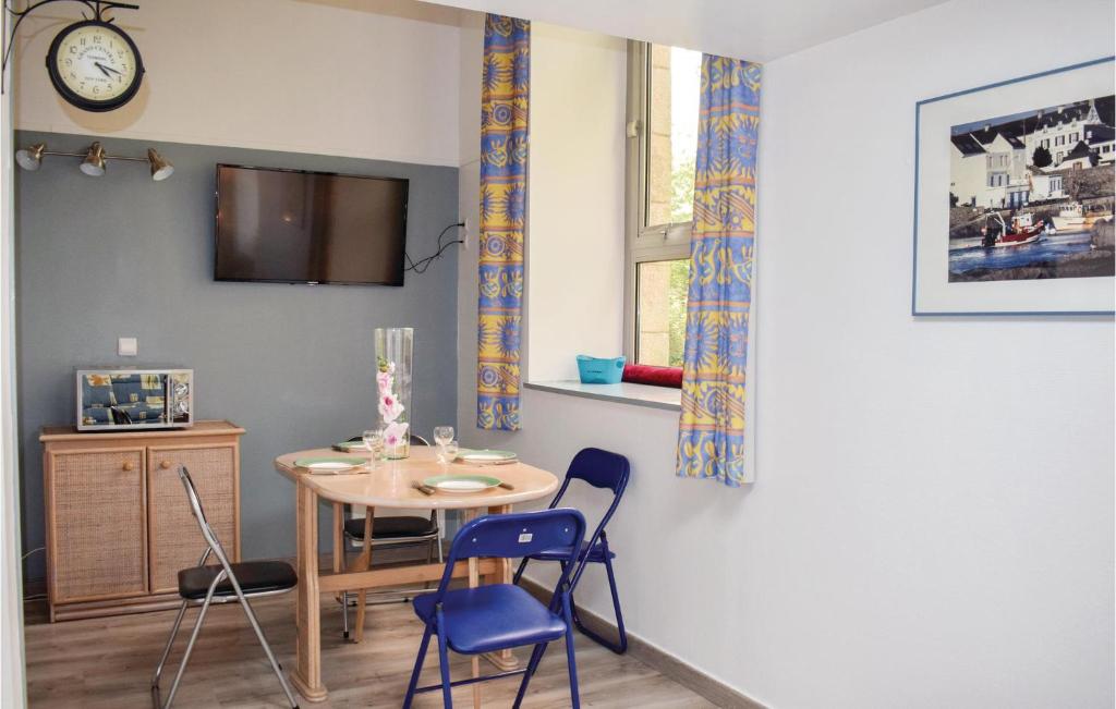 Stunning Apartment In Treguier With 1 Bedrooms And Wifi photo 3