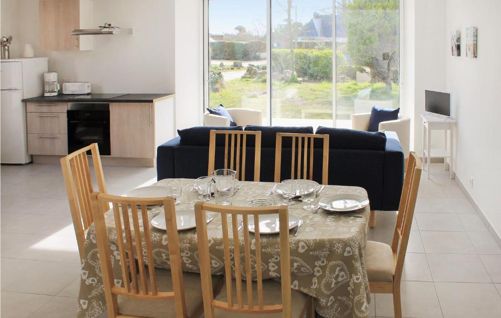 Awesome Home In Erdeven With 5 Bedrooms And Wifi photo 3