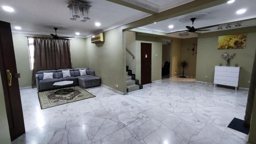 NICE HOME VILLA, Bandar Country Homes, Rawang photo 3