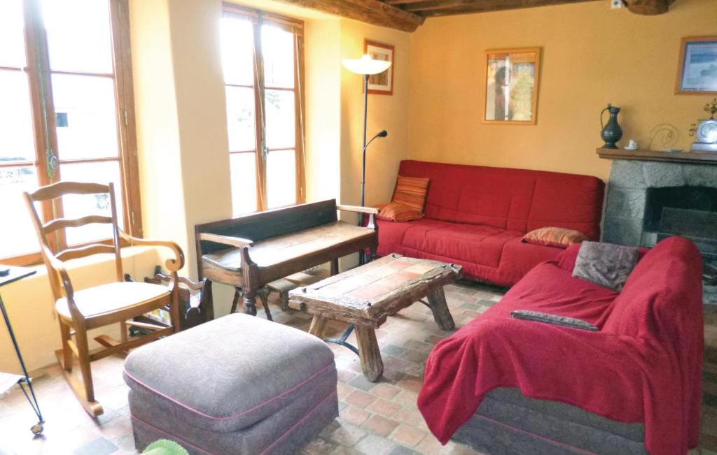 Nice Home In Quettehou With 4 Bedrooms And Wifi photo 1