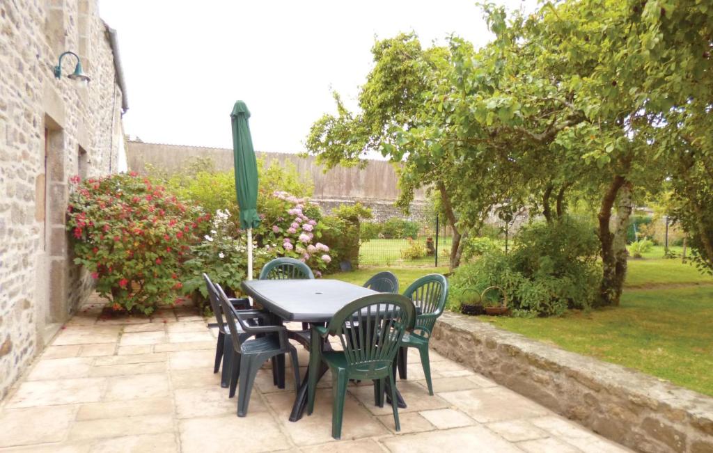 Nice Home In Quettehou With 4 Bedrooms And Wifi photo 3