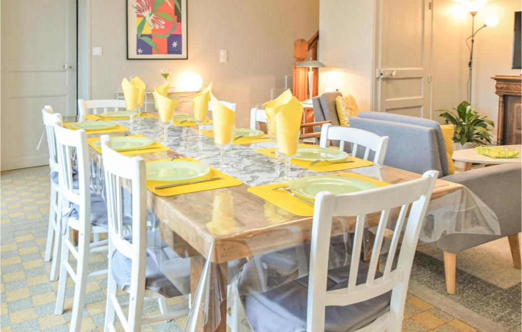 Nice Home In Aurseulles With 3 Bedrooms And Wifi photo 3