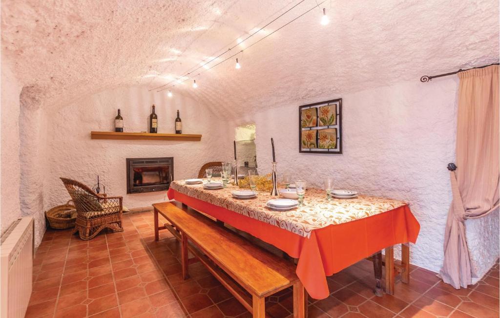 Nice Home In Fontanar With 4 Bedrooms And Wifi photo 1
