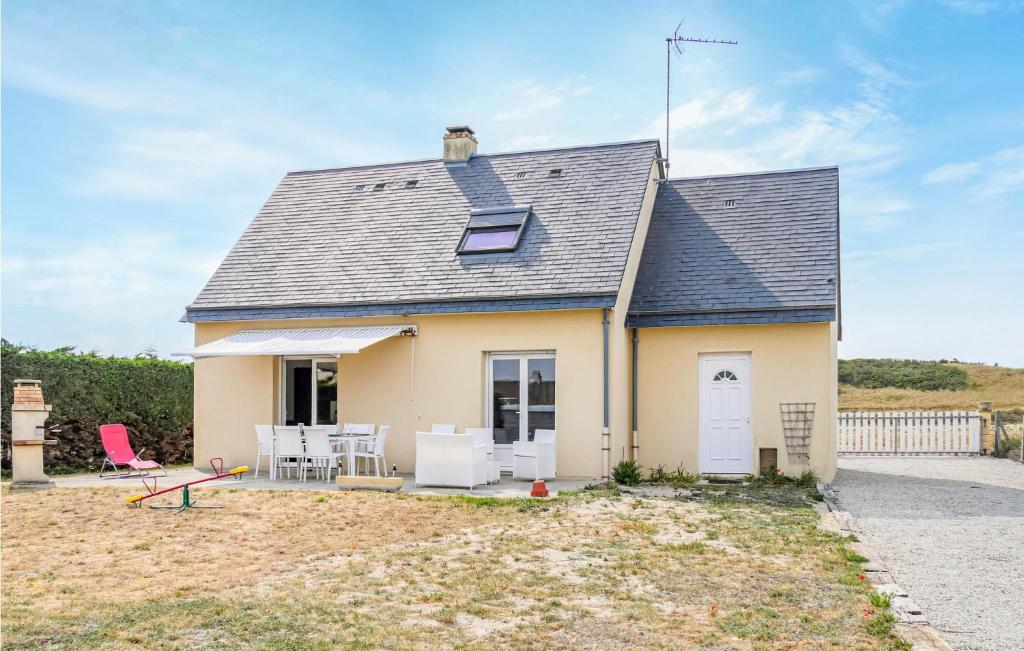 Amazing Home In Creances With 4 Bedrooms And Wifi