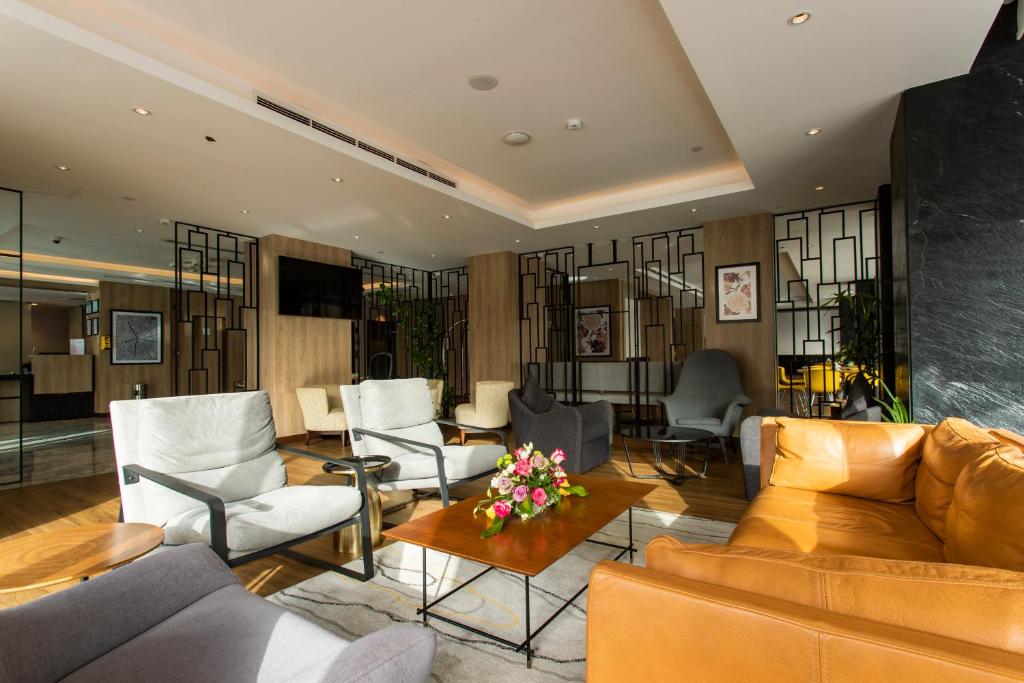 Cindyan Apartments by The Quarter photo 2