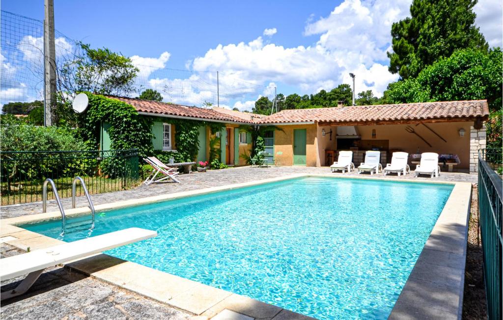 Stunning Home In Roussillon With 3 Bedrooms, Wifi And Outdoor Swimming Pool