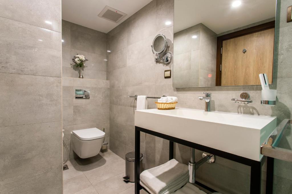 Cindyan Apartments by The Quarter photo 4