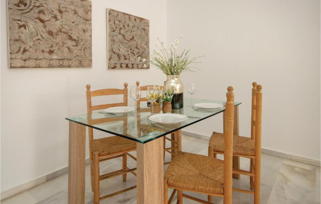 Beautiful Apartment In San Luis De Sabinillas With 2 Bedrooms And Wifi photo 3