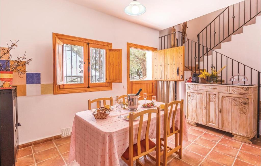 Amazing Home In Fontanar With 4 Bedrooms, Wifi And Outdoor Swimming Pool photo 3