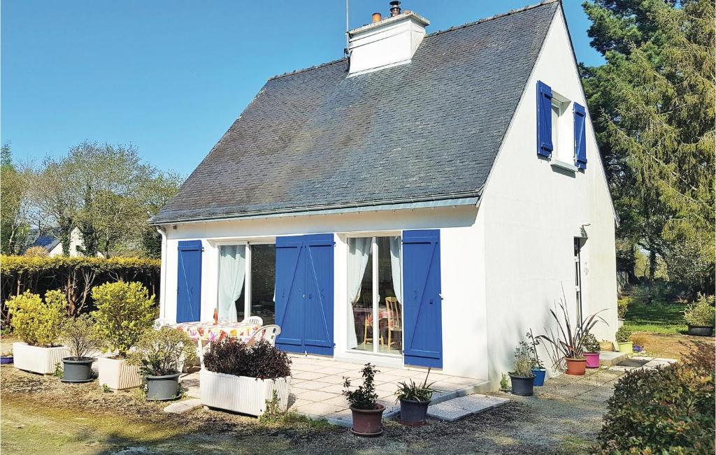 Nice Home In Riec Sur Belon With 3 Bedrooms