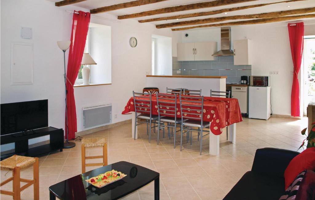 Beautiful Home In Pleumeur Bodou With 3 Bedrooms And Wifi photo 3