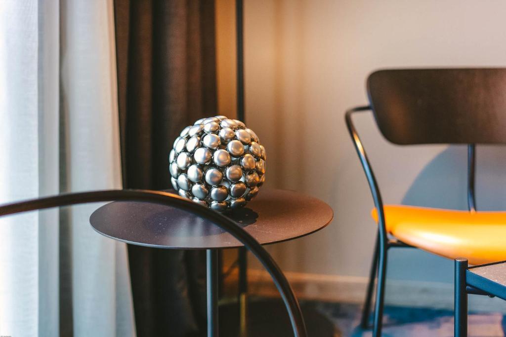 Four Elements Hotel Amsterdam - Tap to explore photos
