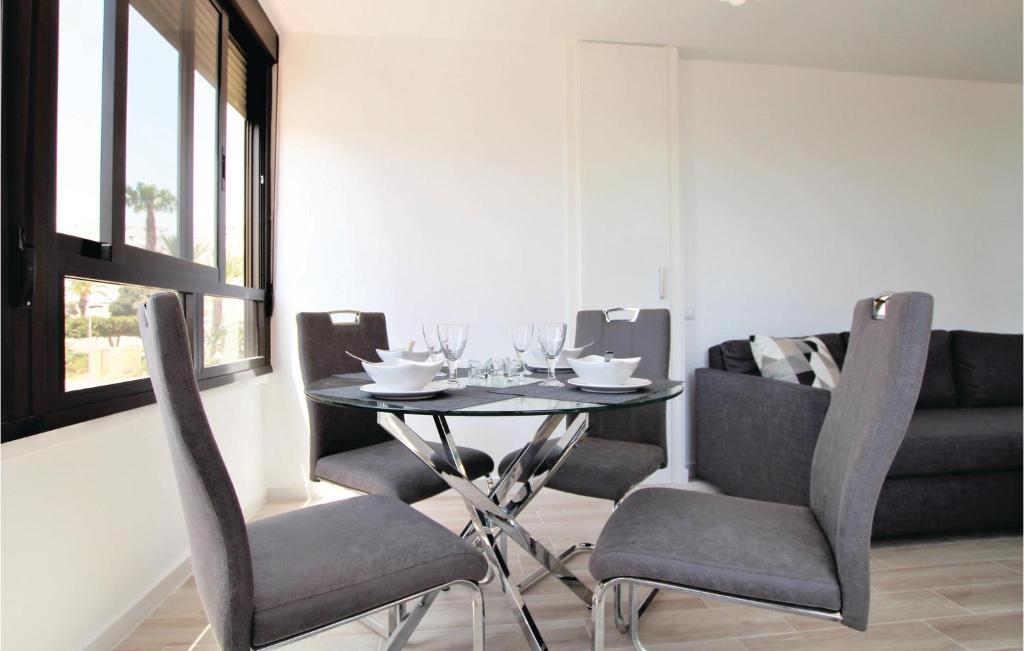 Beautiful Apartment In Torrevieja With 1 Bedrooms And Wifi photo 3