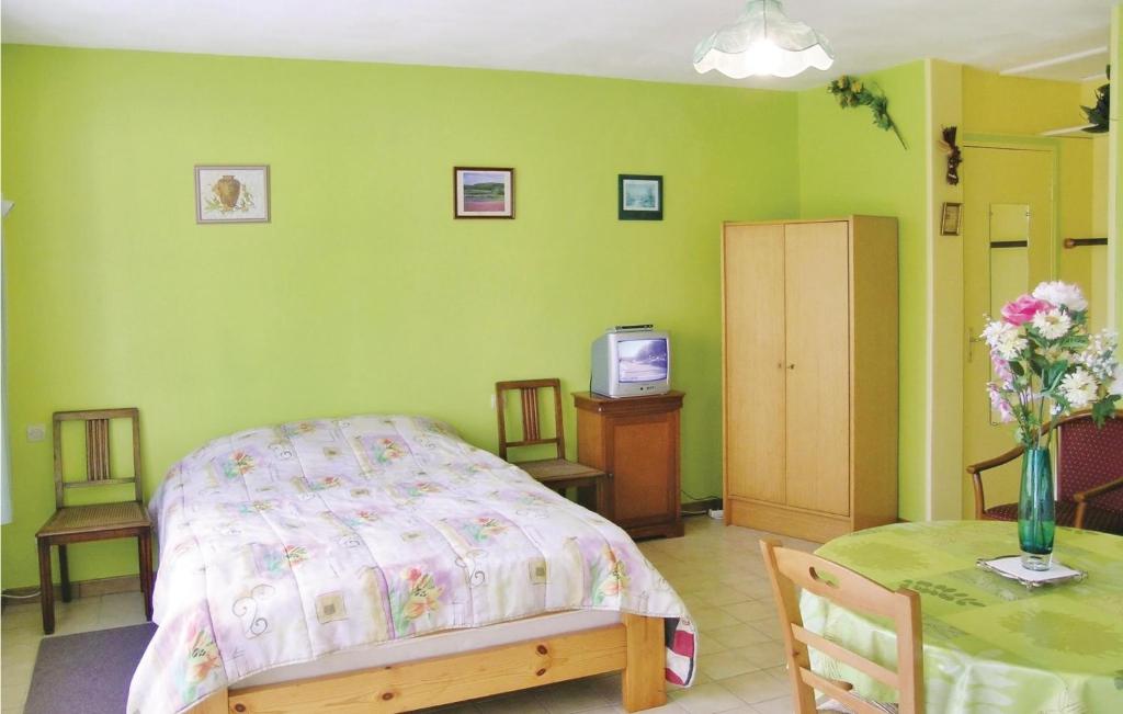 Awesome Home In Quettehou With Kitchenette photo 4