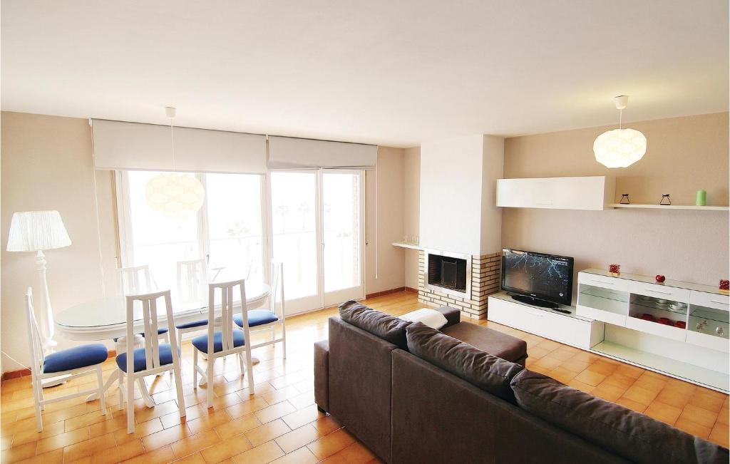 Amazing Apartment In Pineda De Mar With 4 Bedrooms And Outdoor Swimming Pool photo 1