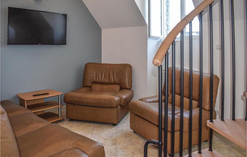 Nice Apartment In Treguier With 2 Bedrooms And Wifi photo 2