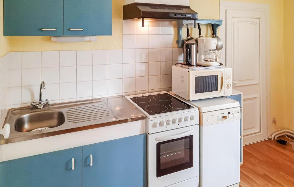 Nice Apartment In Vild-la-marine, Hirel With 1 Bedrooms photo 1