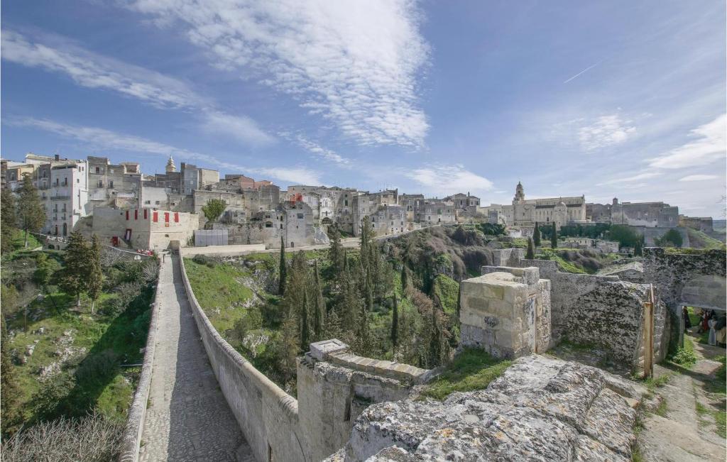 Stunning Apartment In Gravina In Puglia -ba- With 2 Bedrooms And Wifi
