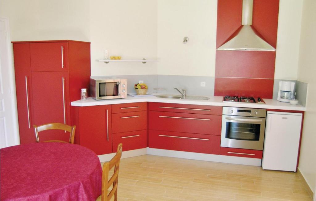 Amazing Home In Carolles With 1 Bedrooms And Wifi photo 1
