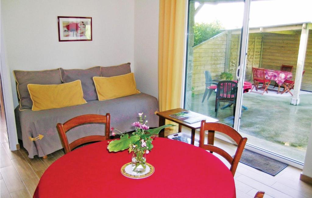 Amazing Home In Carolles With 1 Bedrooms And Wifi photo 4