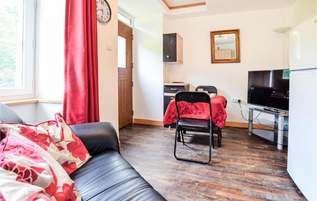 Awesome Home In Saint-sever-calvados With 1 Bedrooms And Wifi photo 3