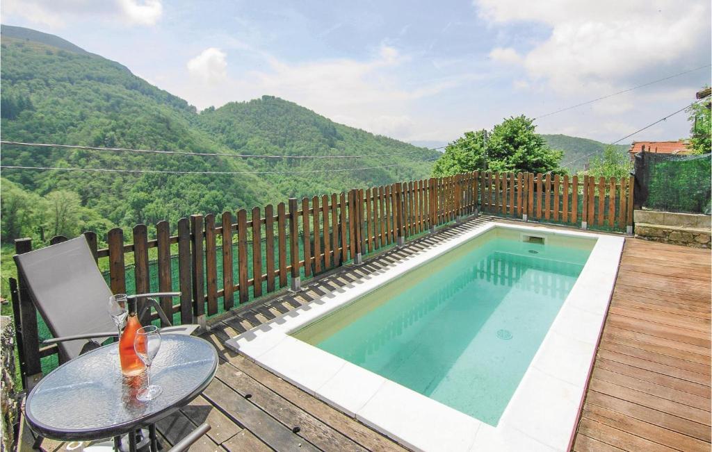 Stunning Home In Montefegatesi With 4 Bedrooms And Wifi