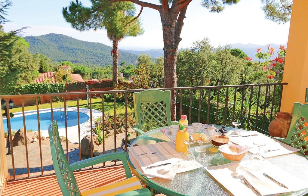 Beautiful Apartment In Santa Cristina Daro With 4 Bedrooms, Wifi And Outdoor Swimming Pool photo 3