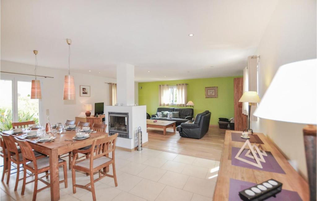 Stunning Home In Villelongue With 4 Bedrooms, Wifi And Private Swimming Pool photo 4