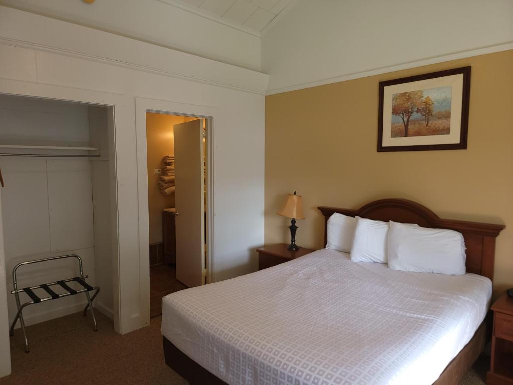 Hickory Grove Motor Inn - Cooperstown photo 1