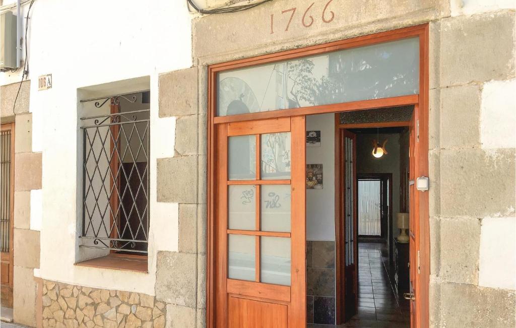 Awesome Apartment In Pineda De Mar With 3 Bedrooms And Wifi photo 1