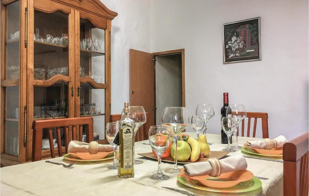 Awesome Apartment In Pineda De Mar With 3 Bedrooms And Wifi photo 3